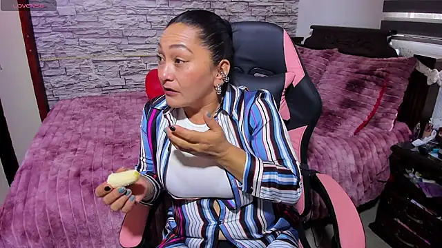 Milf Julianna online show from 30, 4, 2026