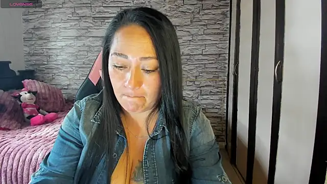 Milf Julianna online show from 11, 5, 2026