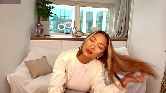 Snapshot of Debra_Fox chatting on 11, 3, 2026 Debra Fox online show from 11, 3, 2026