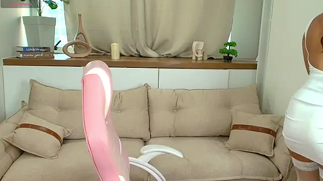 Snapshot of Debra_Fox chatting on 22, 4, 2026 Debra Fox online show from 22, 4, 2026