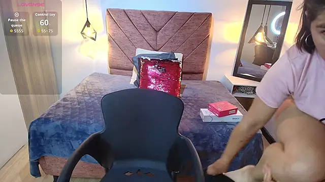 Snapshot of Amanda_Fox__ chatting on 8, 4, 2026 Amanda Fox online show from 8, 4, 2026