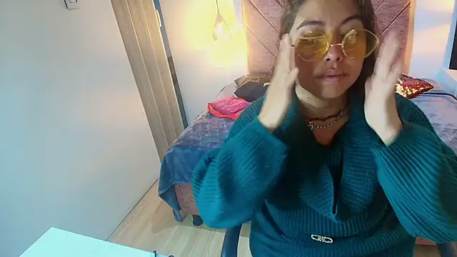 Snapshot of Amanda_Fox__ chatting on 12, 4, 2026 Amanda Fox online show from 12, 4, 2026