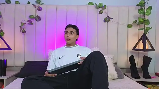 Snapshot of Morgan_Bladee chatting on 5, 4, 2026 Morgan Bladee online show from 5, 4, 2026