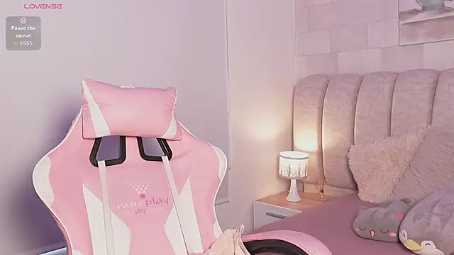 Snapshot of Alanna-Rosse chatting on 14, 4, 2026 Alanna-Rosse online show from 14, 4, 2026