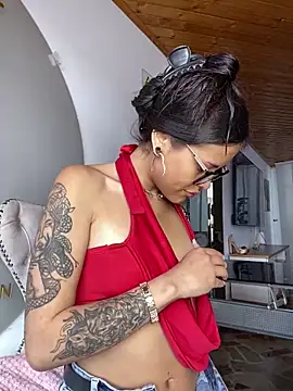 Snapshot of Cloe_pink1 chatting on 25, 3, 2026 Cloe pink1 online show from 25, 3, 2026