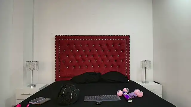 Snapshot of Daphne_glas chatting on 14, 4, 2026 Daphne glas online show from 14, 4, 2026