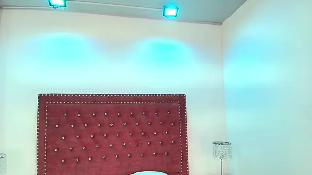 Snapshot of Daphne_glas chatting on 24, 4, 2026 Daphne glas online show from 24, 4, 2026