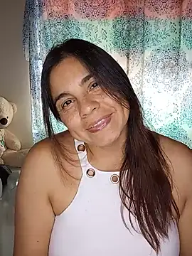 Snapshot of BettyBoo_w chatting on 4, 7, 2026 BettyBoo w online show from 4, 7, 2026