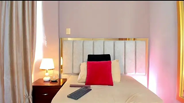 Snapshot of FreyaCameron chatting on 12, 4, 2026 FreyaCameron online show from 12, 4, 2026