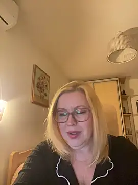 Snapshot of JanieLight53 chatting on 23, 3, 2026 JanieLight53 online show from 23, 3, 2026