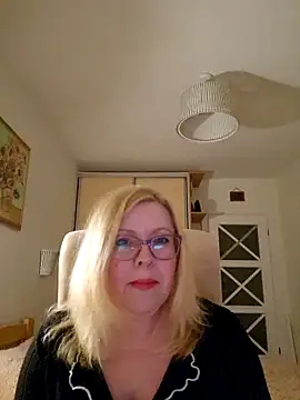 Snapshot of JanieLight53 chatting on 24, 3, 2026 JanieLight53 online show from 24, 3, 2026