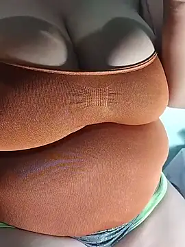 Snapshot of latina_bigtitss chatting on 30, 3, 2026 latina bigtitss online show from 30, 3, 2026