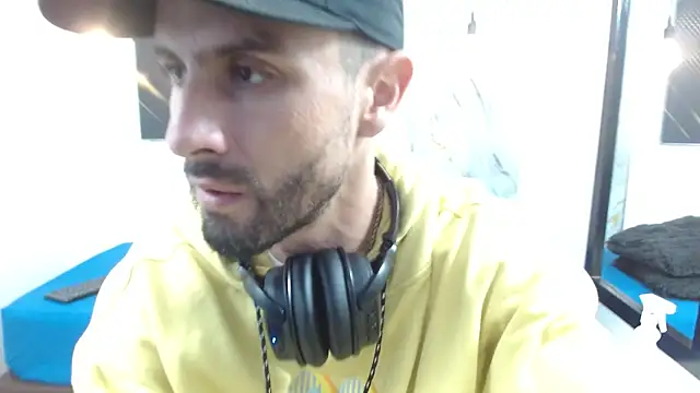 Snapshot of KingOfTemptation chatting on 5, 4, 2026 KingOfTemptation online show from 5, 4, 2026