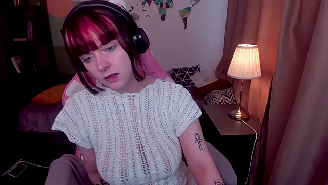 Snapshot of EsterTwilight chatting on 4, 7, 2026 EsterTwilight online show from 4, 7, 2026