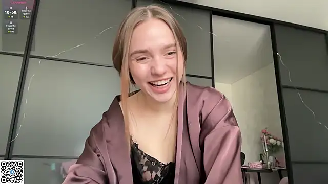 Snapshot of AliceBloomxxx chatting on 2, 4, 2026 AliceBloomxxx online show from 2, 4, 2026