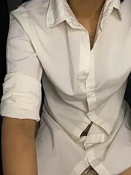 Snapshot of -Lilyn- chatting on 12, 4, 2026 -Lilyn- online show from 12, 4, 2026