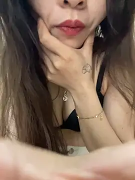 Snapshot of Lyn_baby chatting on 11, 4, 2026 Lyn baby online show from 11, 4, 2026