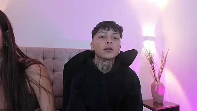 Snapshot of Sky_n_Zayn chatting on 15, 4, 2026 Sky n Zayn online show from 15, 4, 2026