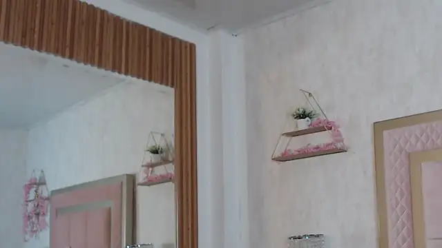 Snapshot of Madii_ chatting on 15, 4, 2026 Madii online show from 15, 4, 2026