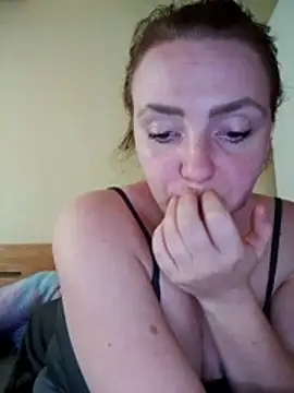 Snapshot of Bella-Monroe chatting on 7, 4, 2026 Bella-Monroe online show from 7, 4, 2026