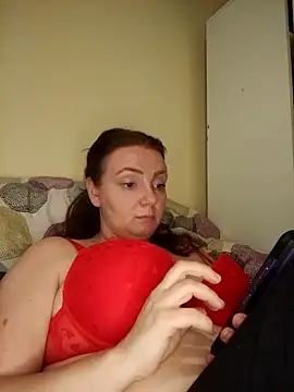 Snapshot of Bella-Monroe chatting on 8, 4, 2026 Bella-Monroe online show from 8, 4, 2026