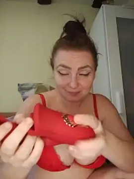 Snapshot of Bella-Monroe chatting on 15, 4, 2026 Bella-Monroe online show from 15, 4, 2026