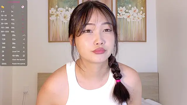 Snapshot of pinkyblooom chatting on 4, 4, 2026 pinkyblooom online show from 4, 4, 2026