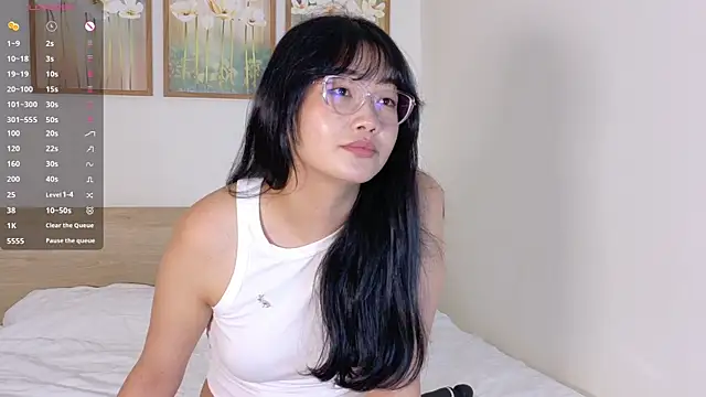 Snapshot of pinkyblooom chatting on 9, 4, 2026 pinkyblooom online show from 9, 4, 2026