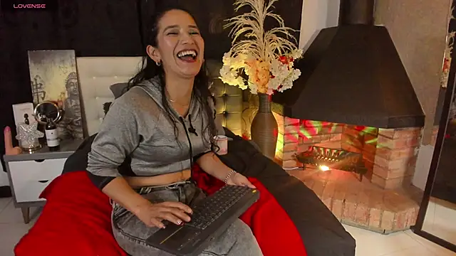 Snapshot of Vicky_Angeel chatting on 16, 4, 2026 Vicky Angeel online show from 16, 4, 2026