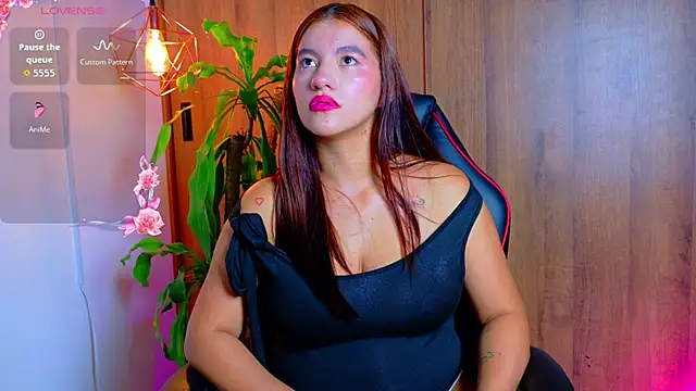 Snapshot of Victoria_Rous chatting on 4, 5, 2026 Victoria Rous online show from 4, 5, 2026