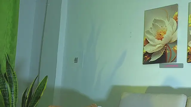 Snapshot of Viioletcollins chatting on 15, 4, 2026 Viioletcollins online show from 15, 4, 2026