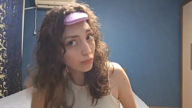 Snapshot of CindyLight chatting on 8, 4, 2026 CindyLight online show from 8, 4, 2026