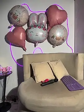 Snapshot of MiaFoxie_ chatting on 4, 4, 2026 MiaFoxie online show from 4, 4, 2026