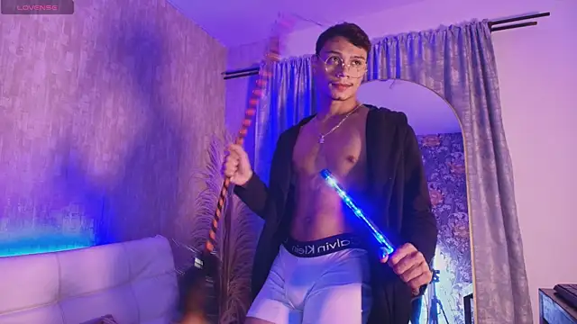 Snapshot of davis_saint chatting on 7, 4, 2026 davis saint online show from 7, 4, 2026