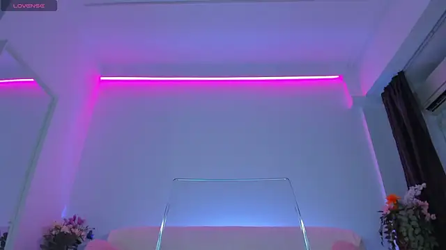 Snapshot of ScarletFlameee chatting on 4, 4, 2026 ScarletFlameee online show from 4, 4, 2026