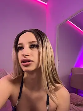 Snapshot of ScarletFlameee chatting on 10, 4, 2026 ScarletFlameee online show from 10, 4, 2026