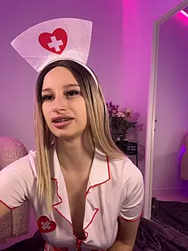 Snapshot of ScarletFlameee chatting on 18, 4, 2026 ScarletFlameee online show from 18, 4, 2026