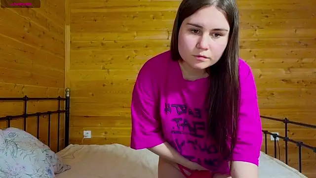 Snapshot of LucyMur chatting on 7, 4, 2026 LucyMur online show from 7, 4, 2026