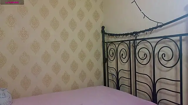 Snapshot of LucyMur chatting on 12, 4, 2026 LucyMur online show from 12, 4, 2026