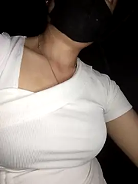 Snapshot of Bling-pusy chatting on 16, 4, 2026 Bling-pusy online show from 16, 4, 2026