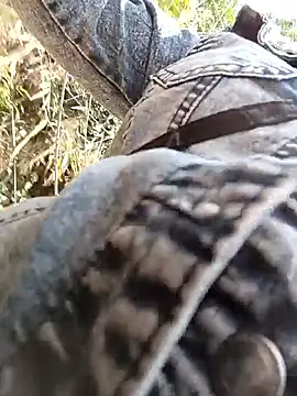 Snapshot of Yellow-pink chatting on 9, 4, 2026 Yellow-pink online show from 9, 4, 2026