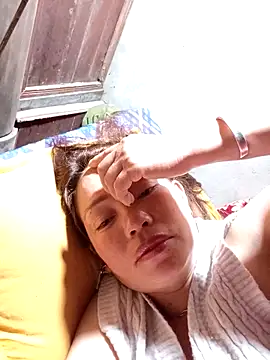 Snapshot of Yellow-pink chatting on 19, 4, 2026 Yellow-pink online show from 19, 4, 2026