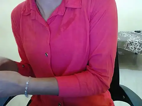 Snapshot of shreya_sharma01 chatting on 6, 4, 2026 shreya sharma01 online show from 6, 4, 2026