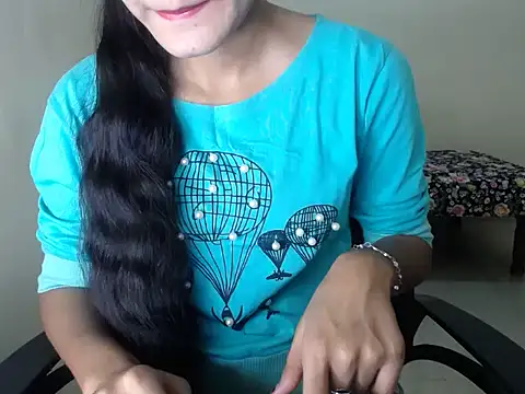 Snapshot of shreya_sharma01 chatting on 13, 4, 2026 shreya sharma01 online show from 13, 4, 2026