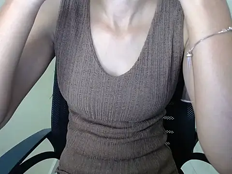 Snapshot of shreya_sharma01 chatting on 25, 4, 2026 shreya sharma01 online show from 25, 4, 2026