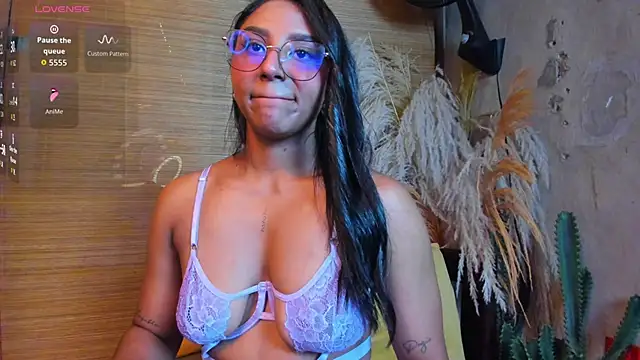 Snapshot of Victoria_Gonzalez chatting on 8, 3, 2026 Victoria Gonzalez online show from 8, 3, 2026