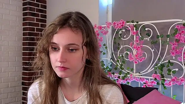 Snapshot of RubieHeiser chatting on 8, 4, 2026 RubieHeiser online show from 8, 4, 2026