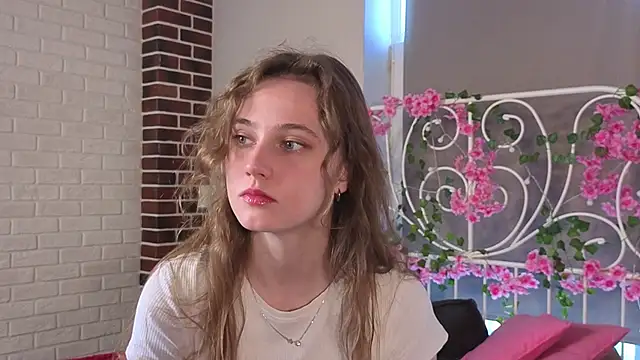 Snapshot of RubieHeiser chatting on 10, 4, 2026 RubieHeiser online show from 10, 4, 2026