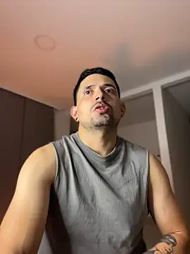 Snapshot of TroyeSavage chatting on 7, 4, 2026 TroyeSavage online show from 7, 4, 2026