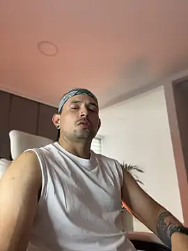 Snapshot of TroyeSavage chatting on 14, 4, 2026 TroyeSavage online show from 14, 4, 2026